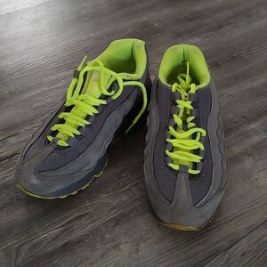 Nike Air Max 95  gray (GS) 5Y  Grey Volt